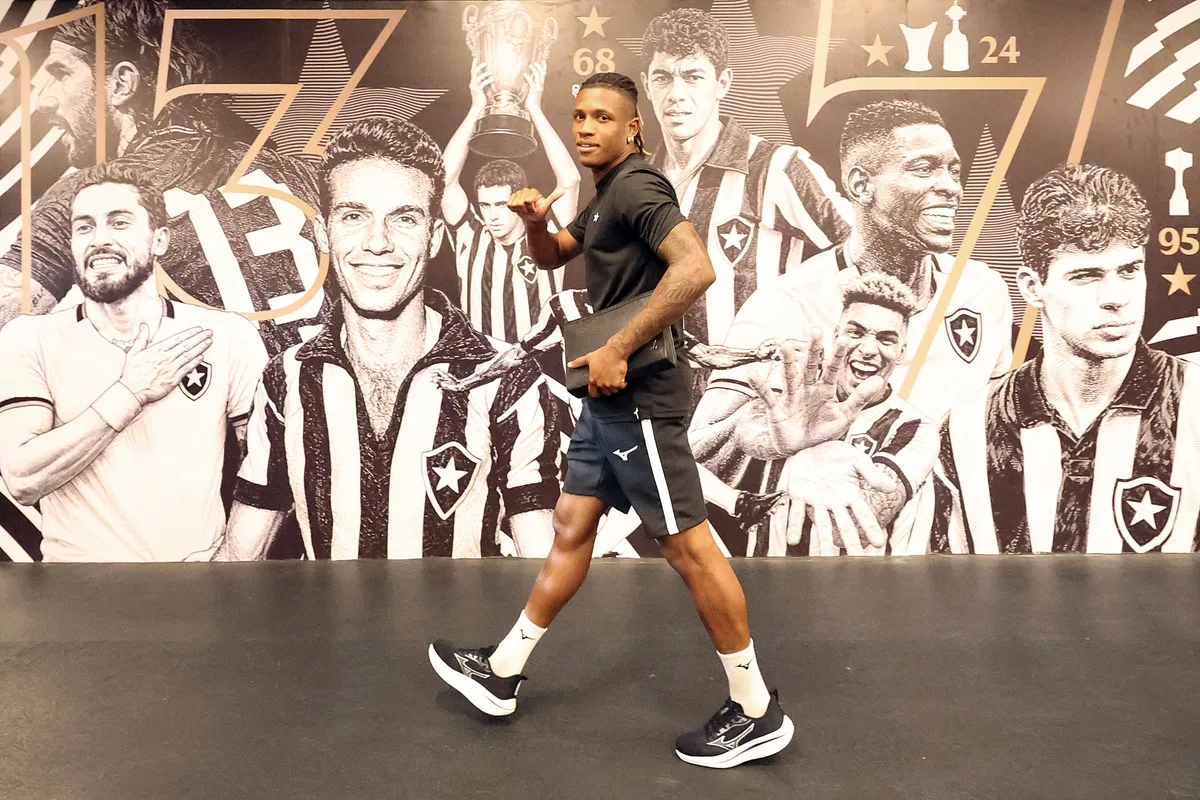 Escalação do Botafogo: Danilo se recupera e deve ser reforço contra o Flamengo