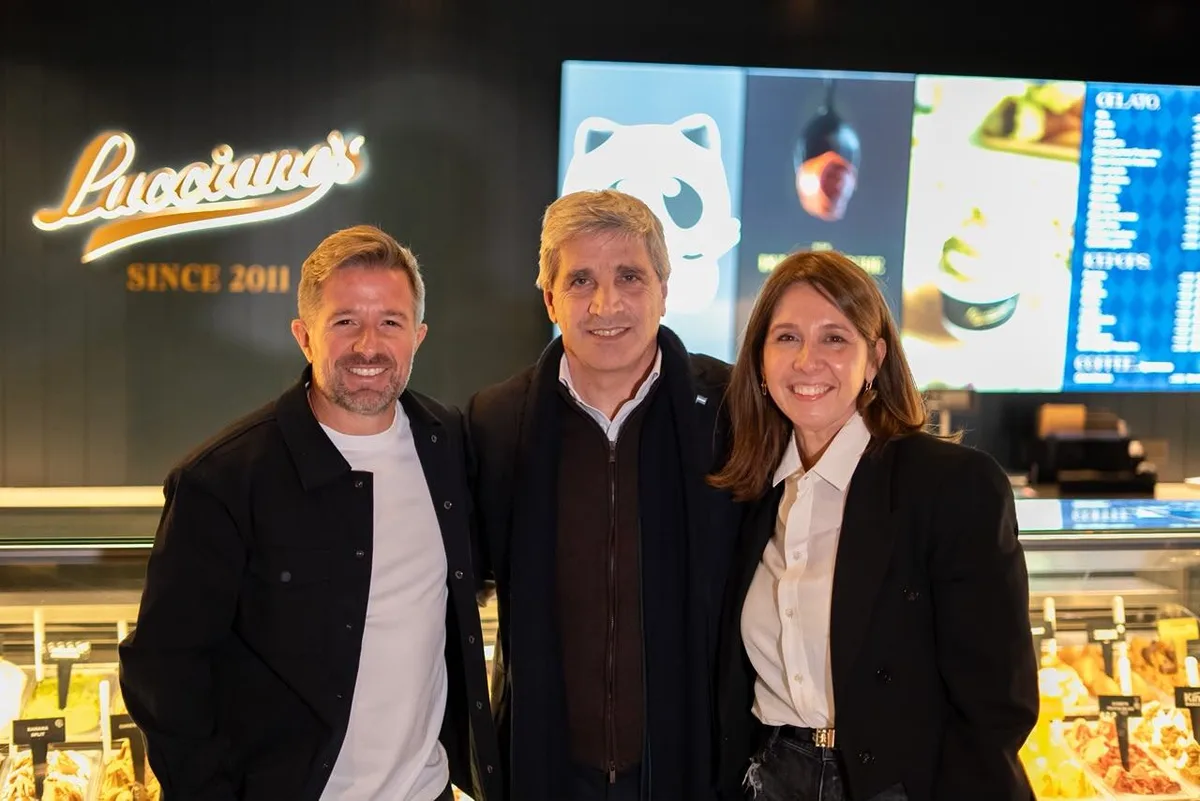 El heladero preferido del Gobierno recibió a Caputo, habló del consumo y reveló qué gusto tomó el ministro
