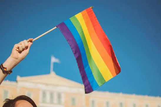 Comunidade LGBTQIA+ sofre perseguição no Senegal com prisões e testes de HIV forçados