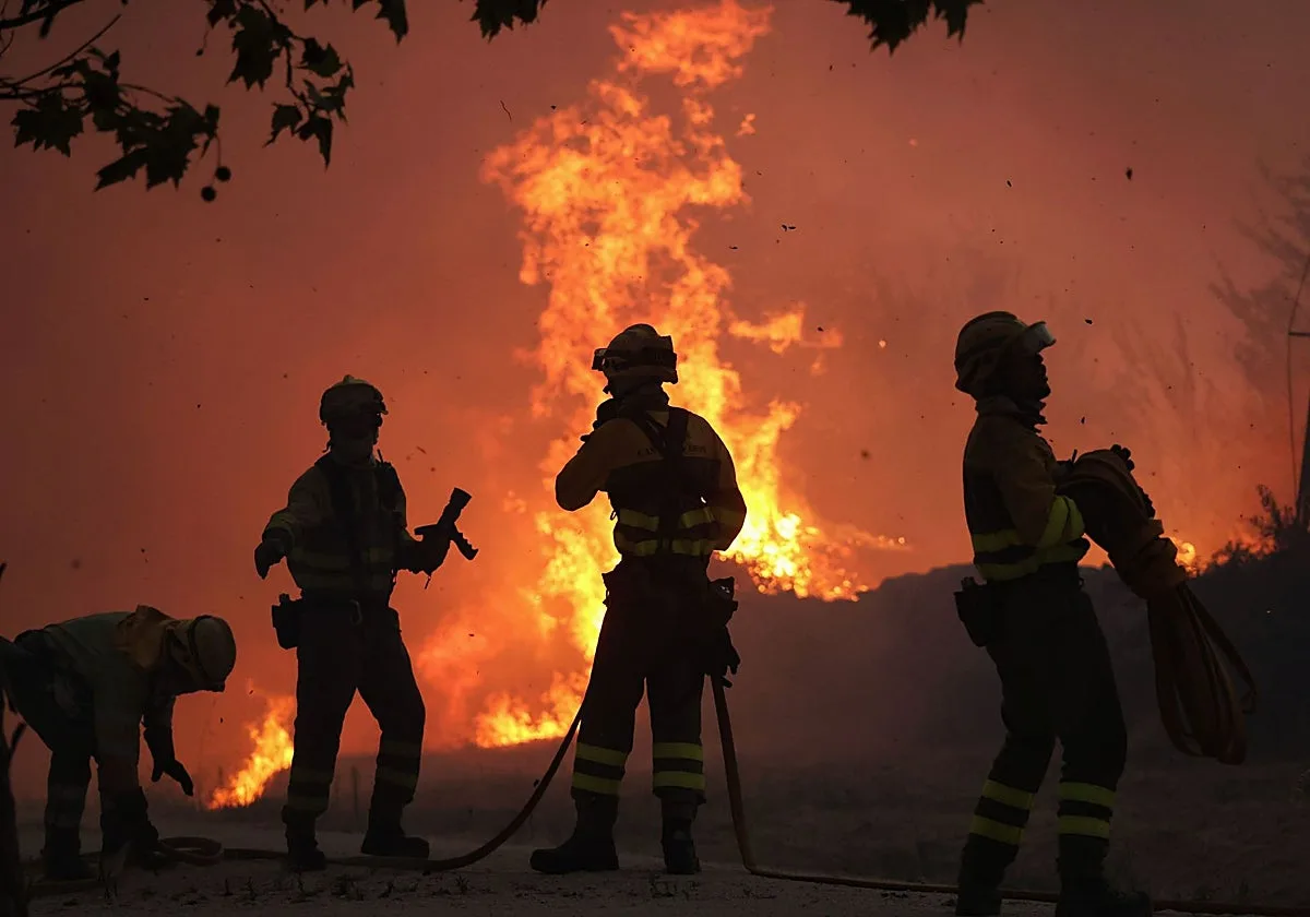 Extinguido el fuego de Fermoselle (Zamora) que obligó a evacuar 14 pueblos y afectó a más de 10.000 hectáreas