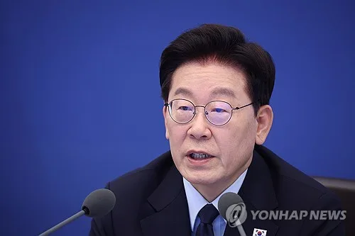 [속보] 李대통령 "연임목적 개헌론·정계개편 개헌음모론 벗어나도 돼"