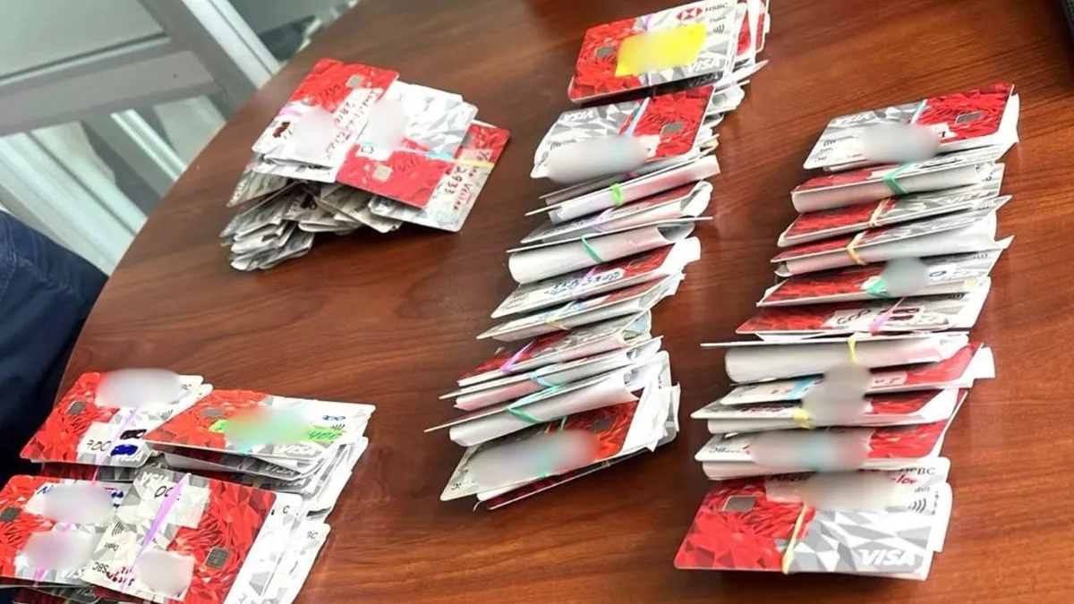 Detienen en Durango a tres supuestos prestamistas con 85 tarjetas bancarias y más de 87 mil pesos en efectivo