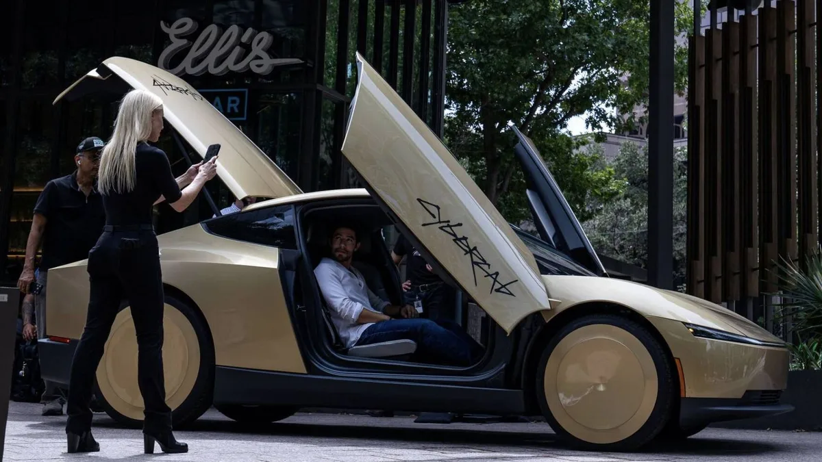 Ni volante ni pedales: los bomberos prueban el Tesla Cybercab y encuentran un nuevo motivo de preocupación