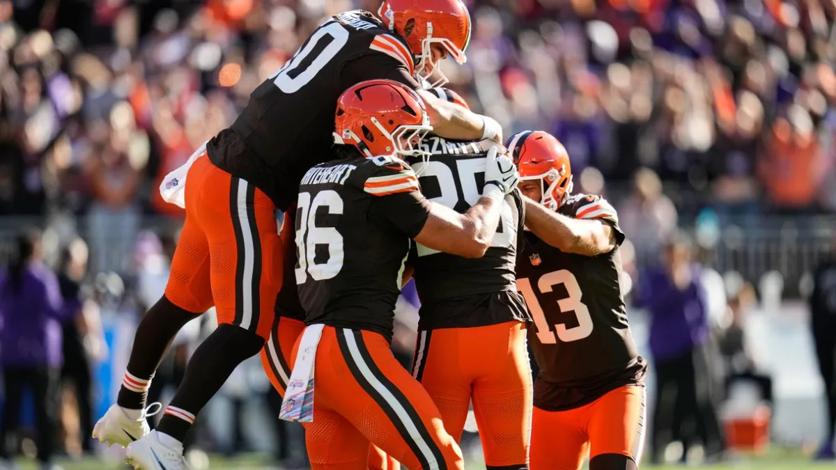 Watson leads drive for winning field goal and Browns rally for divisional win over Ravens