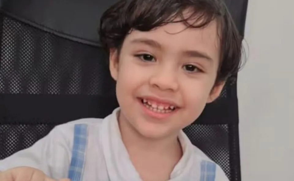 Com apenas 3 anos, criança gênio do Brasil conquista medalha e troféu em prêmio internacional de inteligência e memória