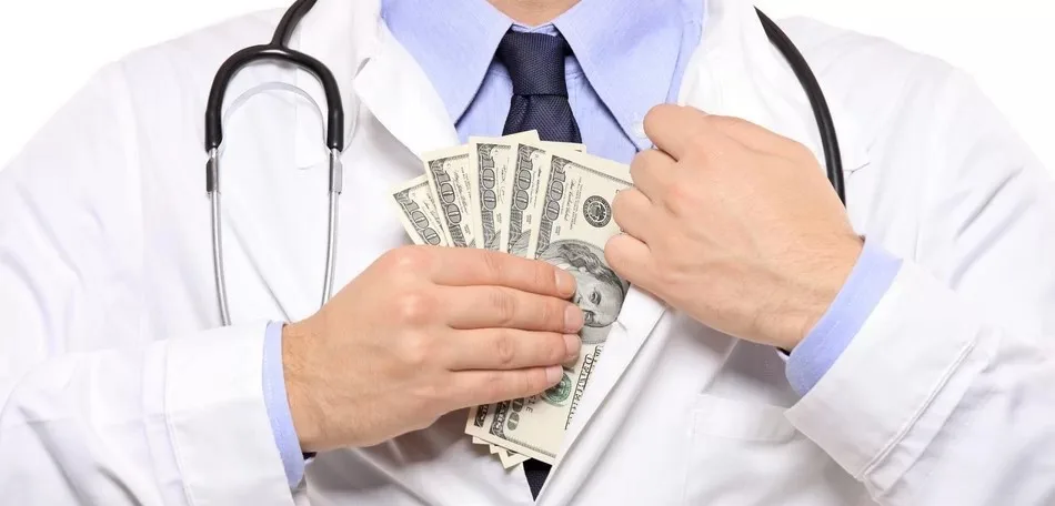Concurso oferece salários de até R$ 15 mil para profissionais da saúde