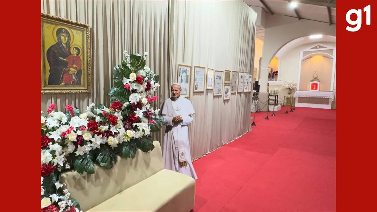 Cálice, veste e cadeira usados pelo Papa João Paulo II em visita a Cuiabá são expostos em MT