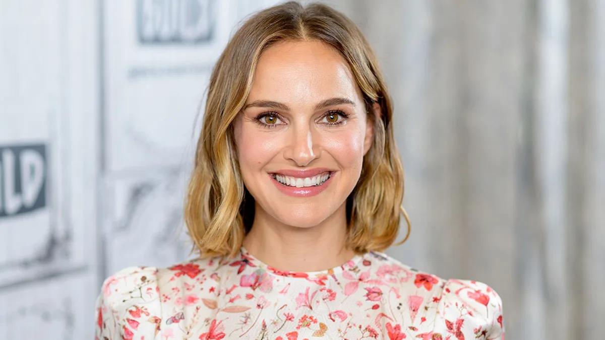 ¿Es Natalie Portman la 'M' de Rachel Cusk? El retrato demoledor que ha desatado la polémica en la literatura inglesa
