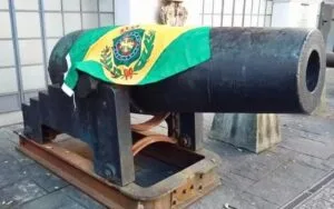 O canhão El Cristiano: quando devolver também é poder