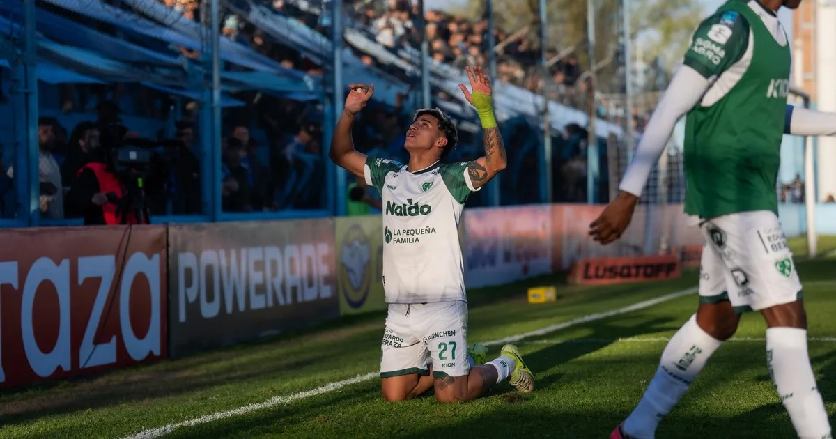 De casi perder una pierna a ser la gran amenaza de River: la historia de Junior Marabel, goleador de Sarmiento
