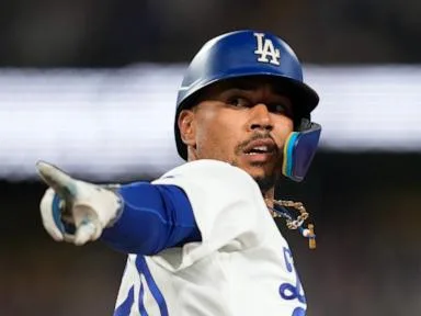 Mookie Betts homers twice and Dodgers go back-to-back twice in 8th inning of 8-2 win over Giants