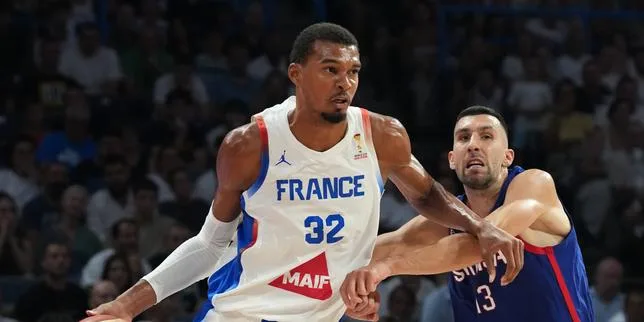 Basket : Victor Wembanyama se remet doucement à flot, mais les Bleus coulent de peu en Serbie