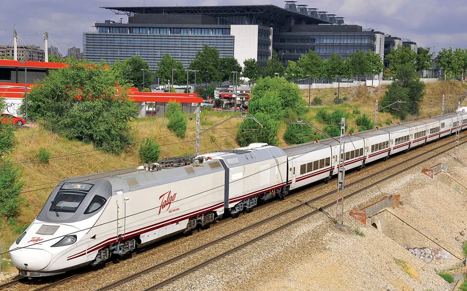 Talgo vai propor a Portugal comboios de alta velocidade adaptáveis a duas bitolas