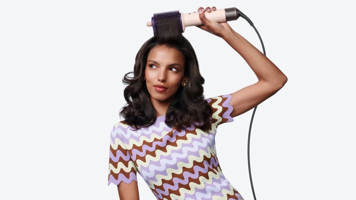5 novedades de belleza de septiembre que no te puedes perder: del cepillo secador de Dyson al colorete de Pixi que te pone buena cara