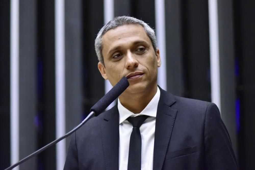 Bolsonarista Gustavo Gayer tem disputa acirrada por 2ª vaga no Senado em GO, diz Quaest