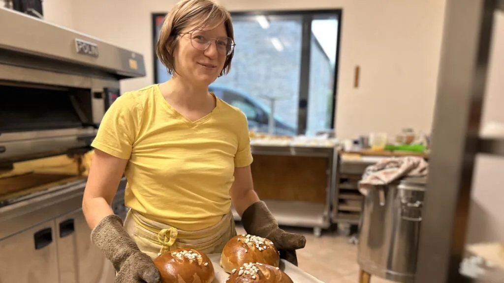 Belgique: professeure dans la région de Charleroi, elle devient boulangère dans un village