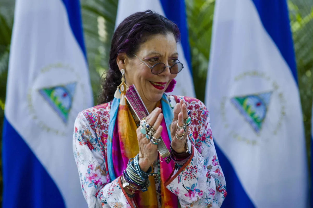 “Fantasmas” e “indignos”: Rosario Murillo responde a la oposición exiliada y al plan que busca aislar al régimen Ortega-Murillo en Nicaragua