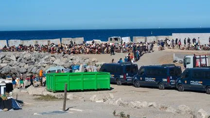 "Totale permissivité" des policiers marocains, migrants orientés vers la mer… Ce qu'il faut retenir du rapport de la police espagnole sur la crise migratoire à Ceuta