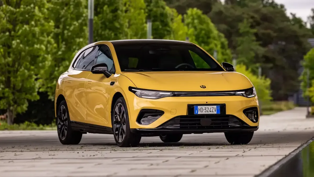 Leapmotor B05 hatch 100% elétrico entra na briga com BYD Dolphin e MG4 ao combinar 218 cv, tração traseira, bateria de 67,1 kWh, autonomia de até 482 km e recarga de 168 kW em um pacote que pode elevar o nível técnico da categoria