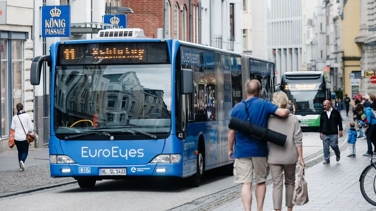 Kriminalität: Männer versprühen Reizgas in Linienbus - mehrere Verletzte