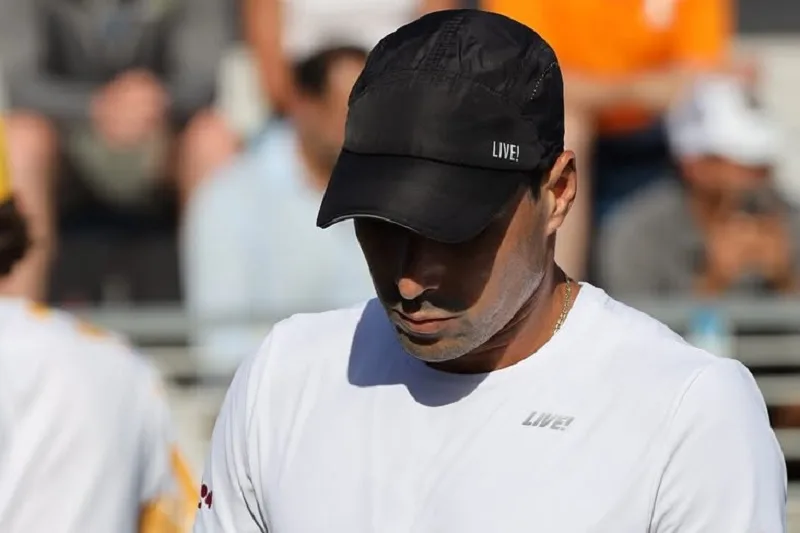 Romboli para nas quartas nos EUA, Tosetto cai na semi na Argentina