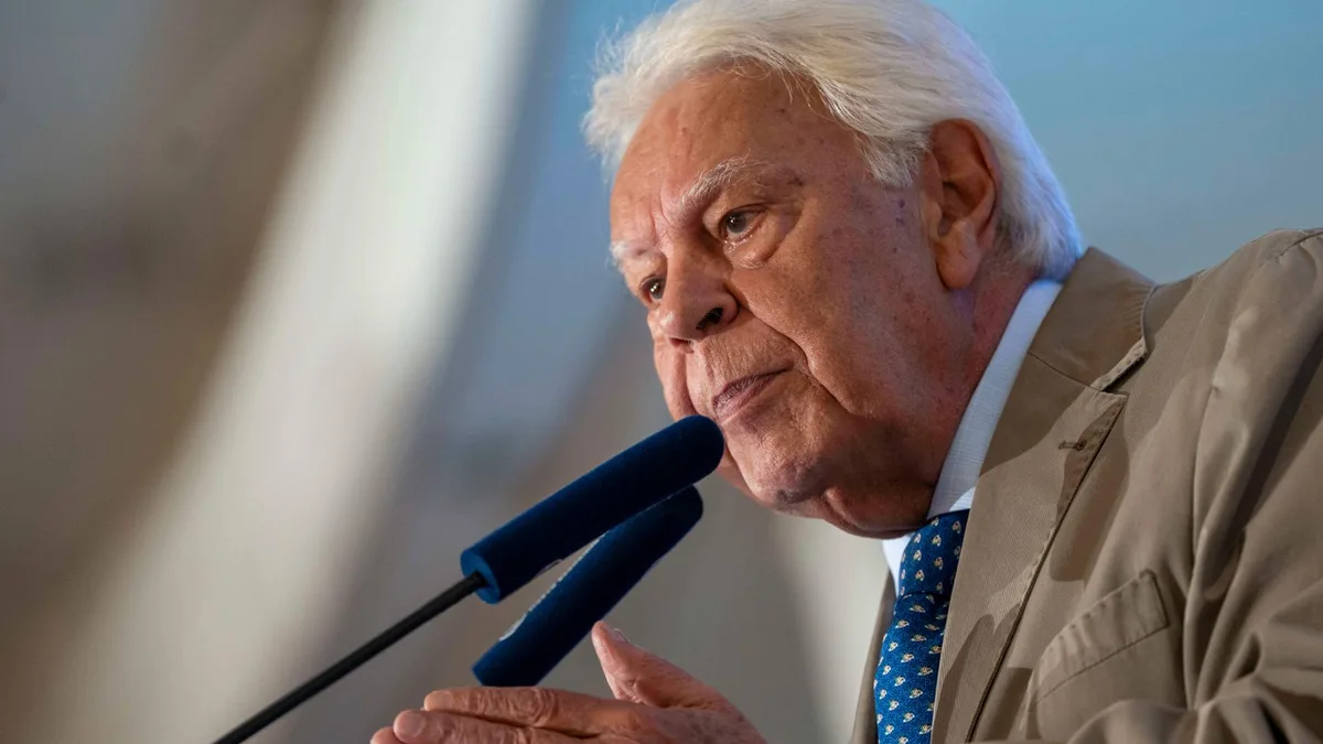 La reflexión de Felipe González (84) sobre la política: "Es muy agobiante y bastante inhumana porque es una obra inacabada"
