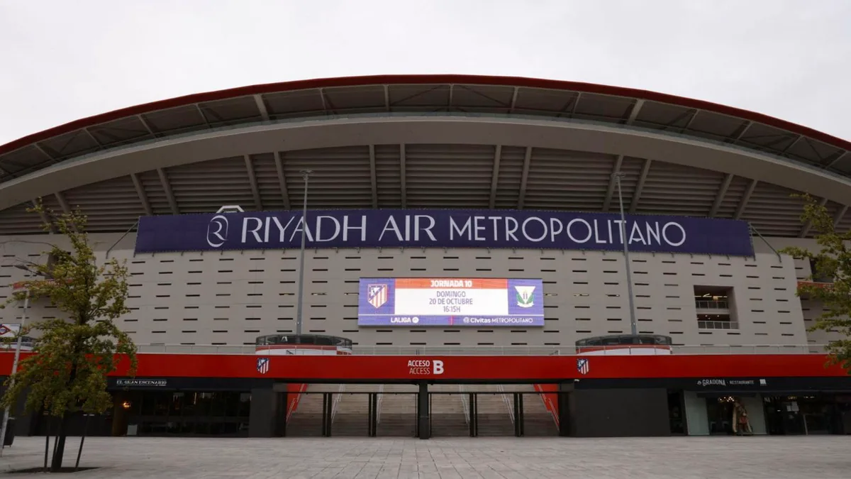 La Policía otorga un reconocimiento a LALIGA por la implantación del Protocolo Violeta en los estadios