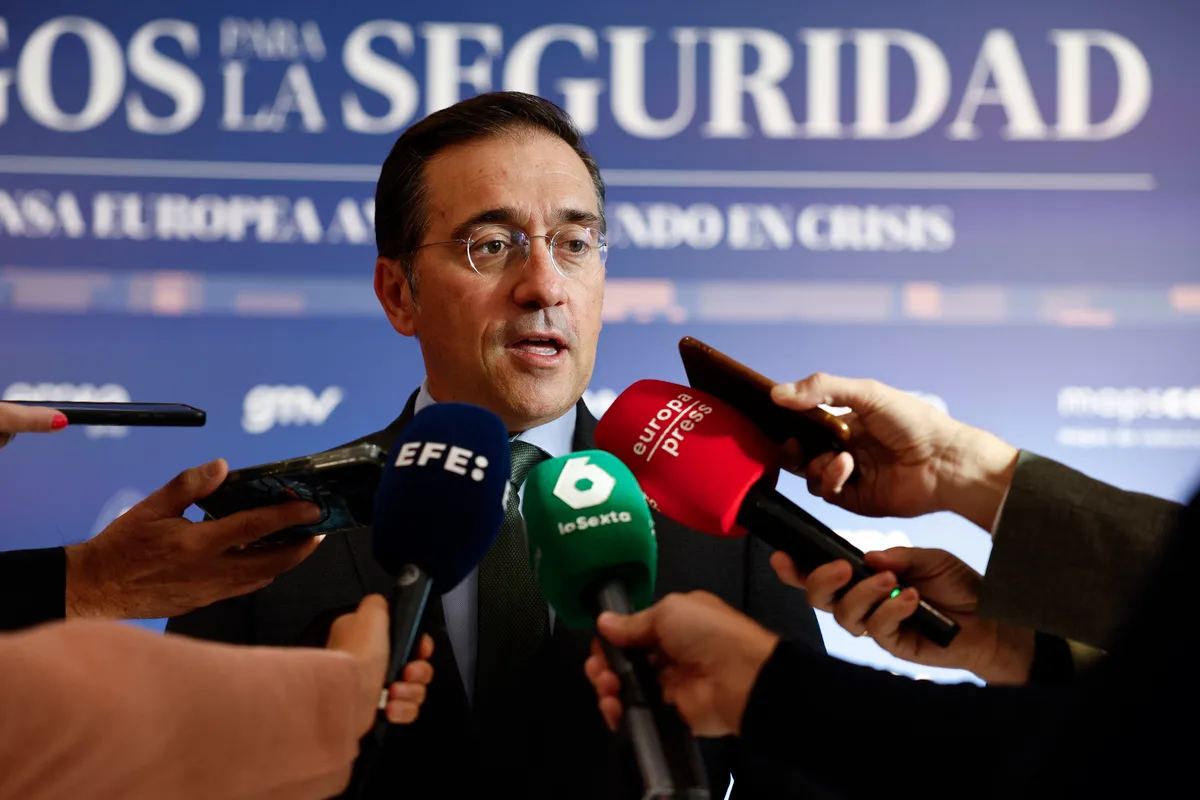Albares anuncia una "presencia institucional permanente" de Frontex en Ceuta y Melilla tras el cruce masivo de personas