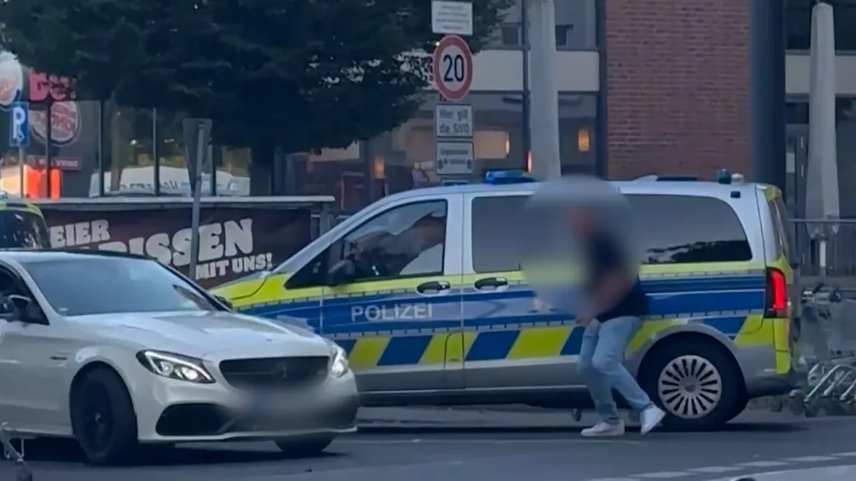 Verfolgungsjagd in Dortmund - Mercedes-Rambo fährt Polizisten um
