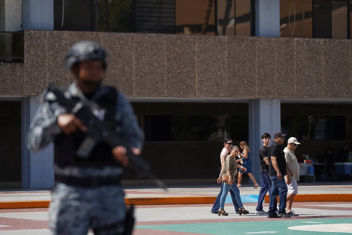 Estados Unidos ordena suspender todas sus actividades en una ciudad fronteriza y emite una alerta por una amenaza potencial