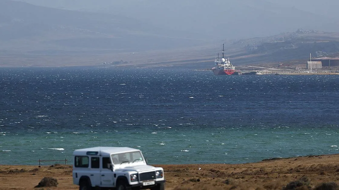 Primeiro-ministro britânico promete firmeza face a “qualquer ameaça” às Malvinas