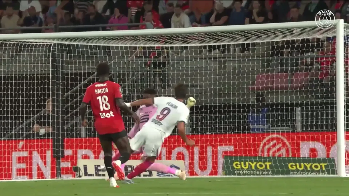 Ferran Torres marca dois gols em estreia dos sonhos pelo PSG