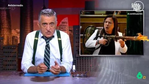 Wyoming se mofa del caos del gas pimienta y agradece a Ana Vázquez que no llevase un lanzallamas: "Con la laca de Figaredo sale el Congreso ardiendo"