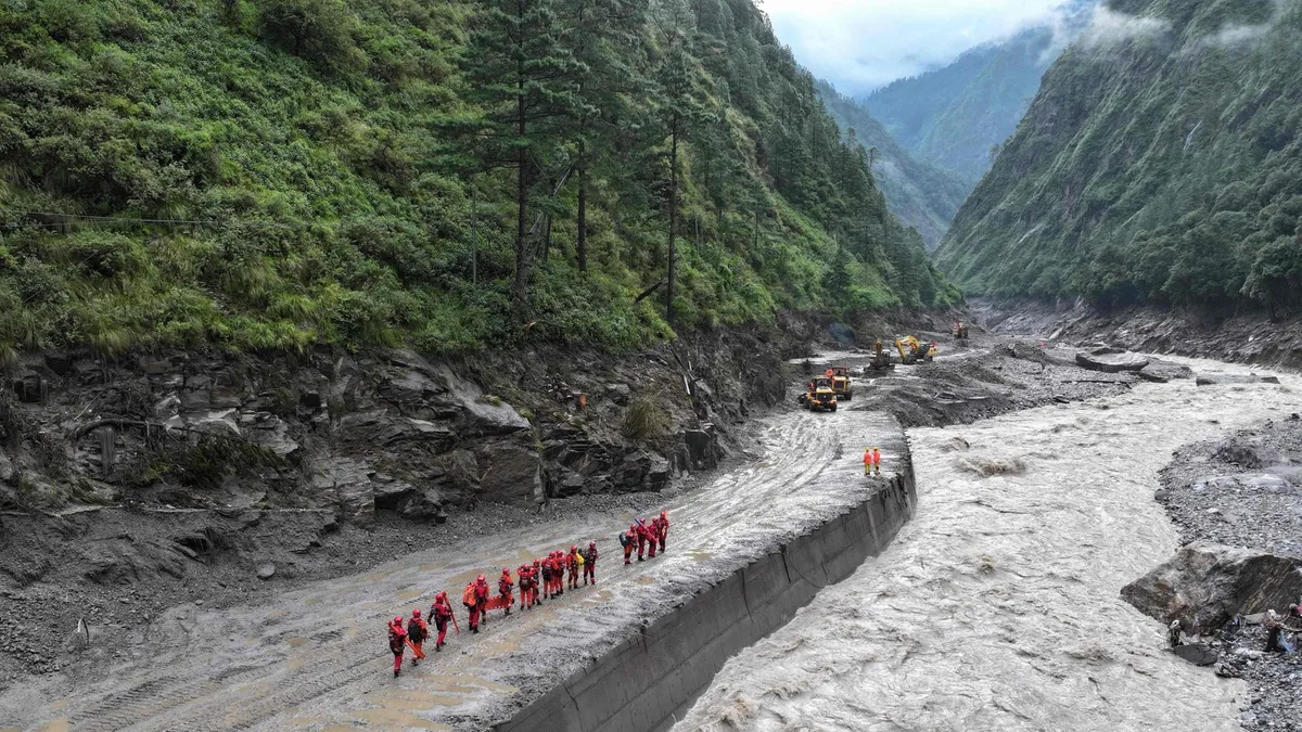 Neu Sturzflutgefahr: Behörden in Nepal und Tibet unterbrechen Suche