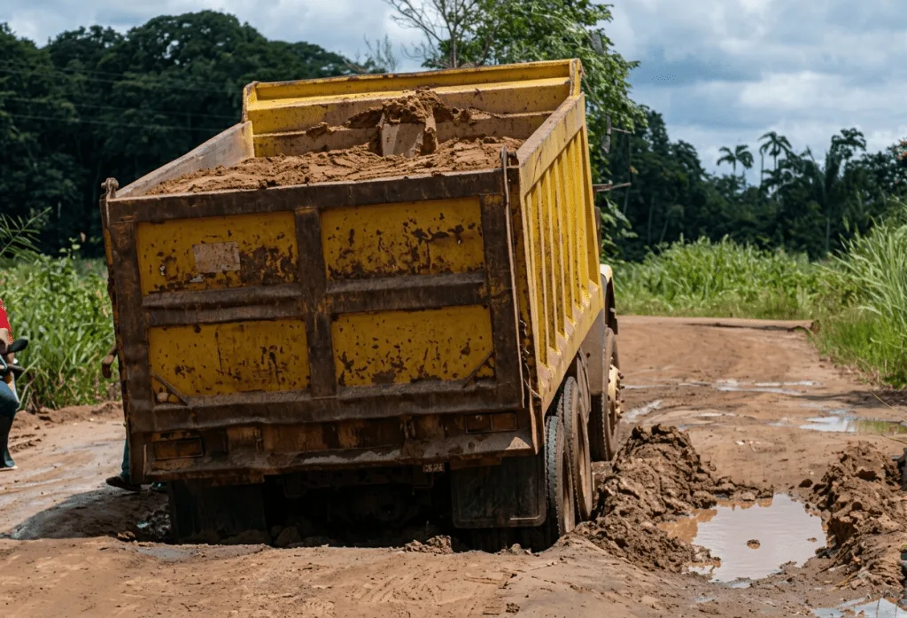 Colapso vial en El Palmar frena su producción agropecuaria en el noreste de Bolívar