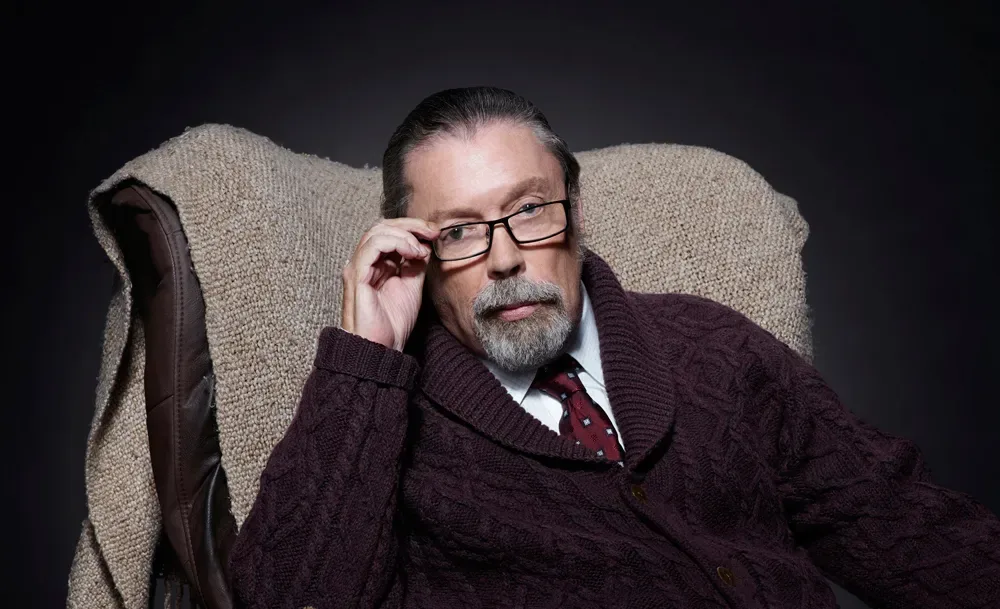 LUTO! Tim Curry, astro de ‘It: Uma Obra-Prima do Medo’ e ‘The Rocky Horror Picture Show’, morre aos 80 anos