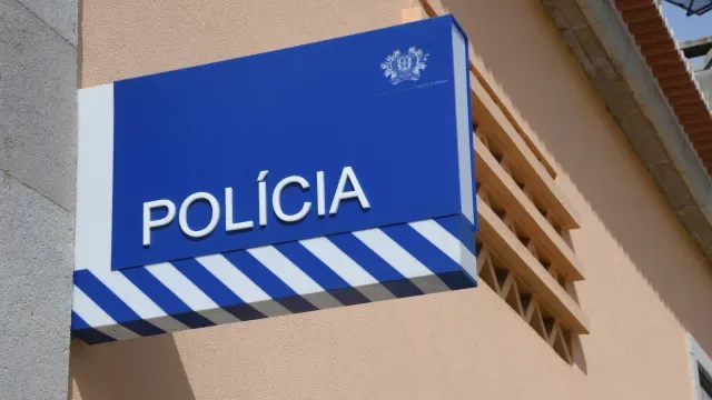 Agride polícia municipal com "joelhada" em Lisboa. Acabou detido pela PSP