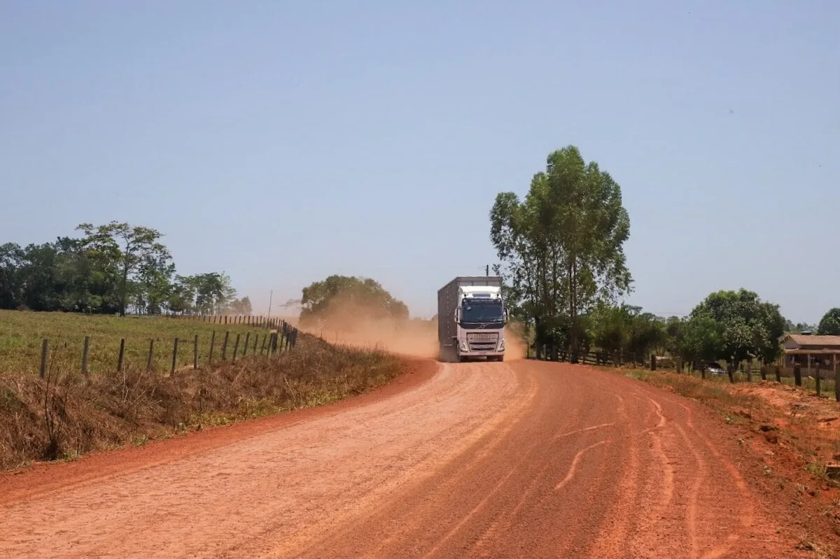 Deracre recupera acesso de produtores em 67 km de ramais em Epitaciolândia