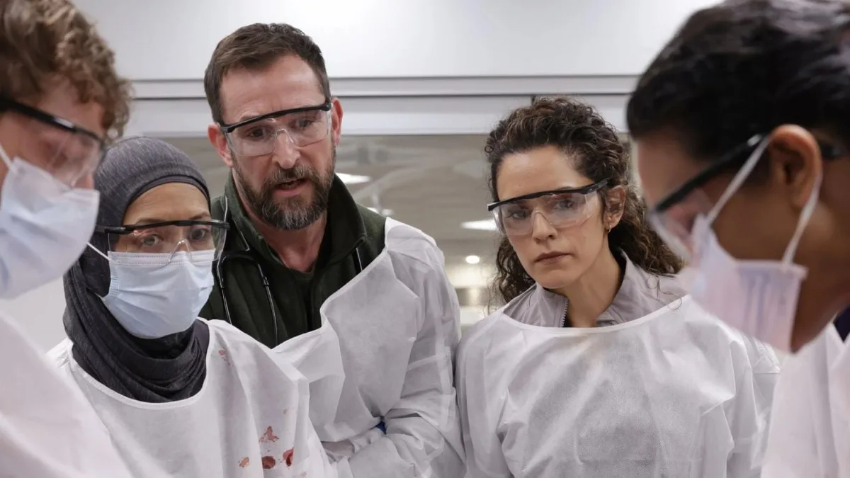 Déconseillée aux moins de 12 ans, cette série médicale notée 4,3/5 dévoile ses premières images... Deux personnages clés absents !
