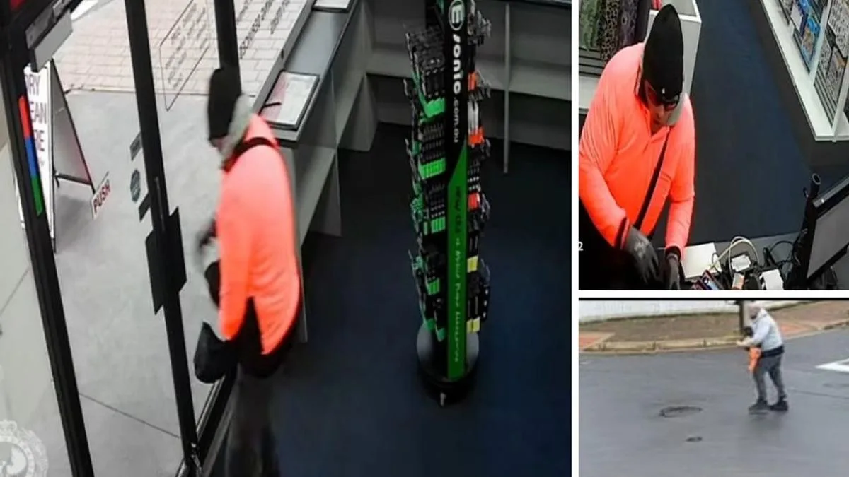 Bizarre moment wannabe post office robber in Adelaide rejected, strips off