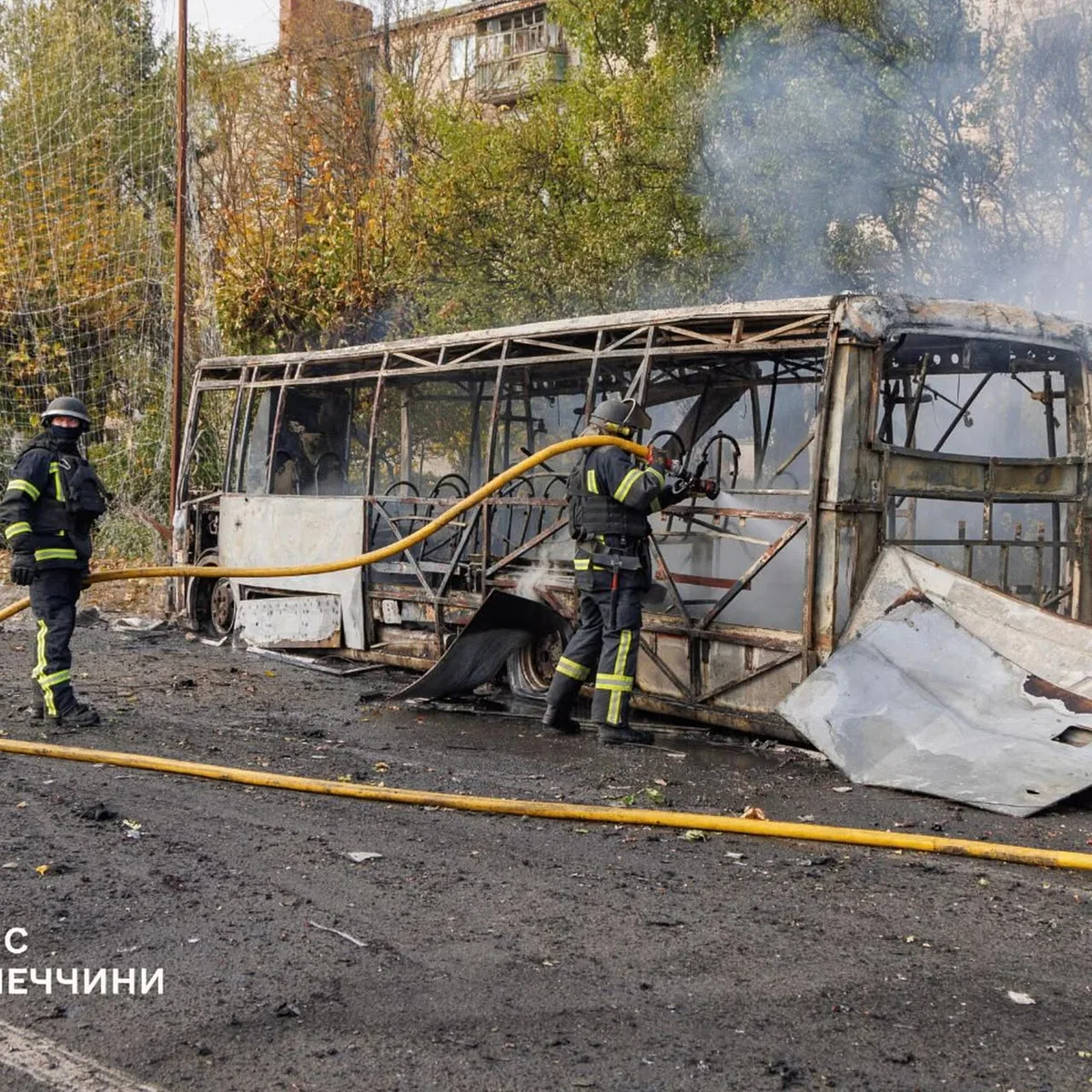Krieg gegen die Ukraine - 30 Tote bei russischem Angriff auf Bus im Osten der Ukraine - Ukraine trifft russisches Datenzentrum