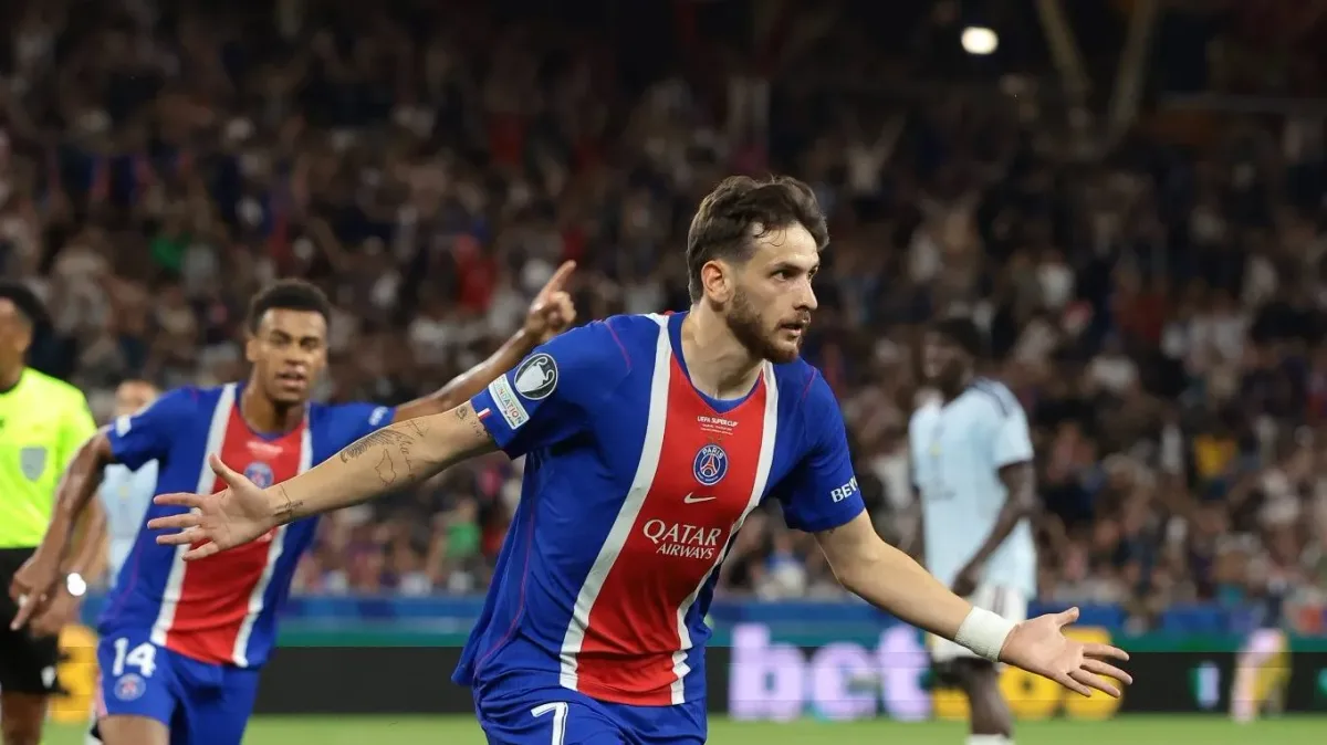 Kvaratskhelia é decisivo em novo bicampeonato do PSG e justifica apelo por Bola de Ouro