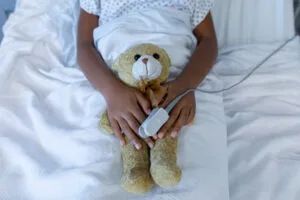 Plano de saúde deverá fornecer órtese para criança com deformidade craniana
