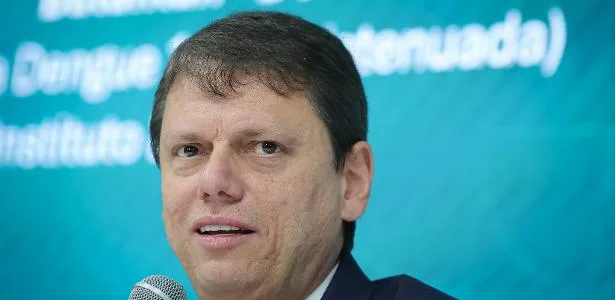 Tarcísio diz que relação com Lula é 'distante': 'nos veem como rivais'
