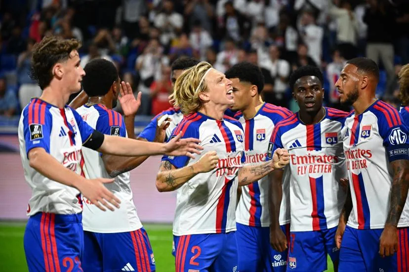 Porté par Ernest Nuamah, l'OL ne fait qu'une bouchée de Rennes et s'offre une victoire référence en Ligue 1