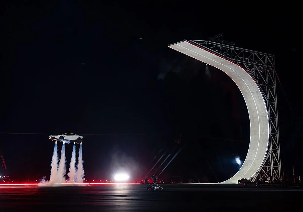 Musk presenta su nuevo Tesla Roadster: el coche que puede volar y alcanza los 100 km/h en menos de un segundo