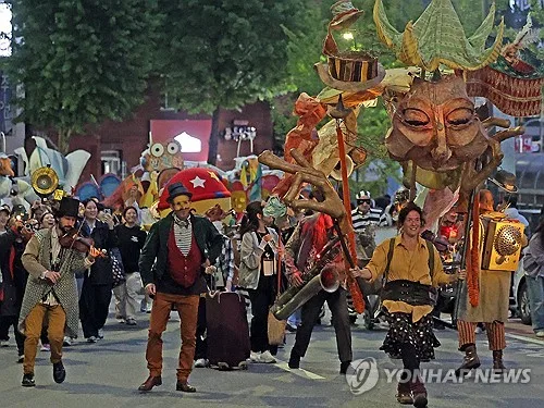 춘천 곳곳이 인형극 무대로…10개국 99개팀 '한자리에'
