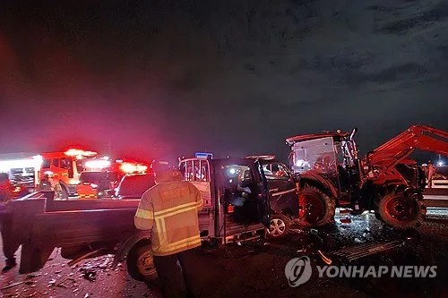 보성 국도서 3중 추돌사고…50대 숨져