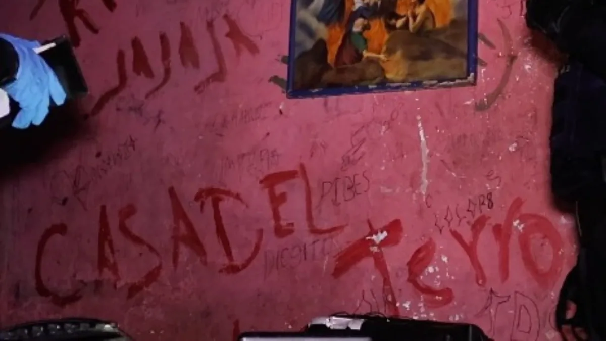 Así era la ‘Casa del Terror’ al norte de Bogotá: se hallaron drogas, armas blancas, celulares robados y había menores de edad en situación vulnerable