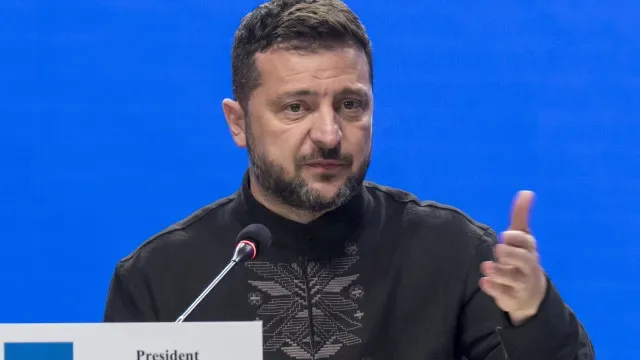 Zelensky fala com enviados de Trump e prepara visita à Ucrânia